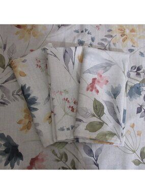 Food Network Fabric Dinner Napkins Amberly Floral 20" x 20" Set of 4 Easy Care